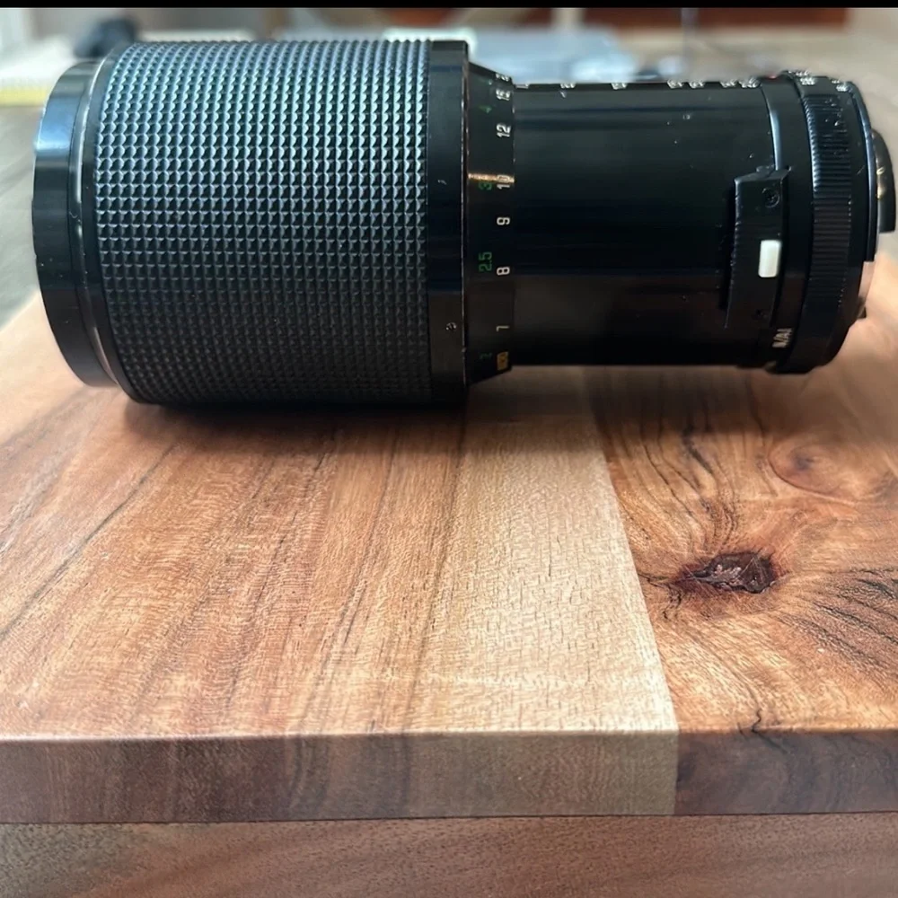 Vivitar Series 1 70-200mm f/3.5 Macro Focusing Auto zoom lens